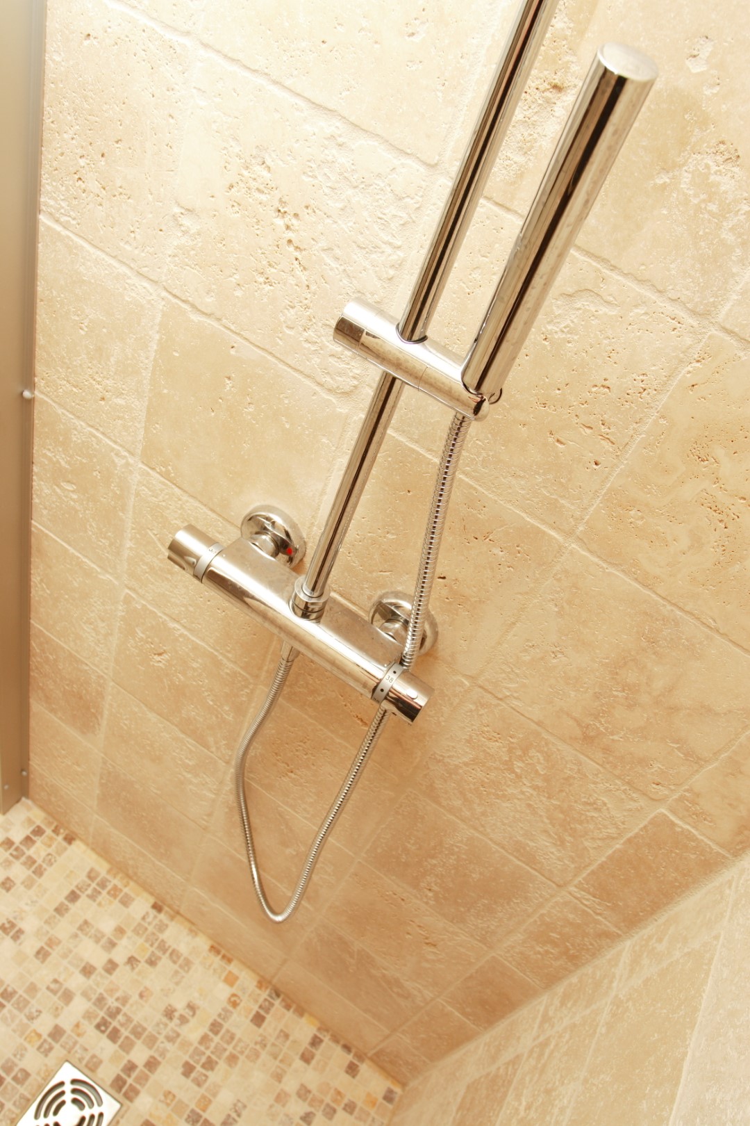 Mitigeur de douche : à quelle hauteur le placer ?